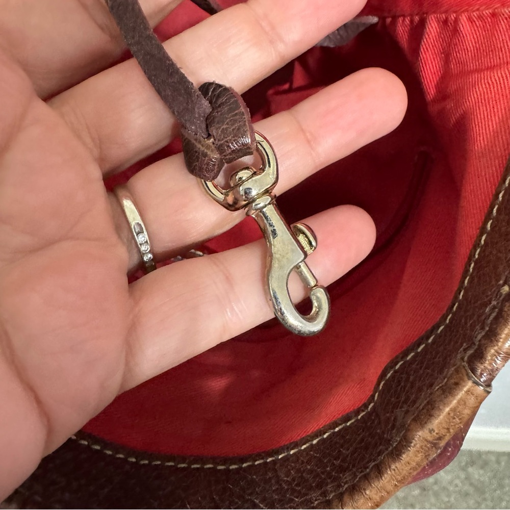 Dooney & Bourke vintage Brown Leather Tote with Timeless Elegance - Picture 9 of 12